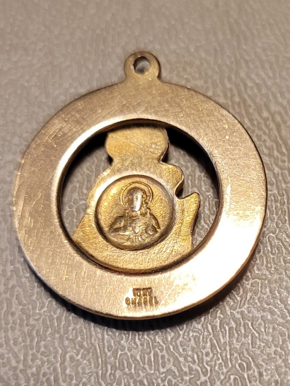 Chapel- Madonna and Child religious 10K Gold Chapel pendant. - Picture 3 of 4